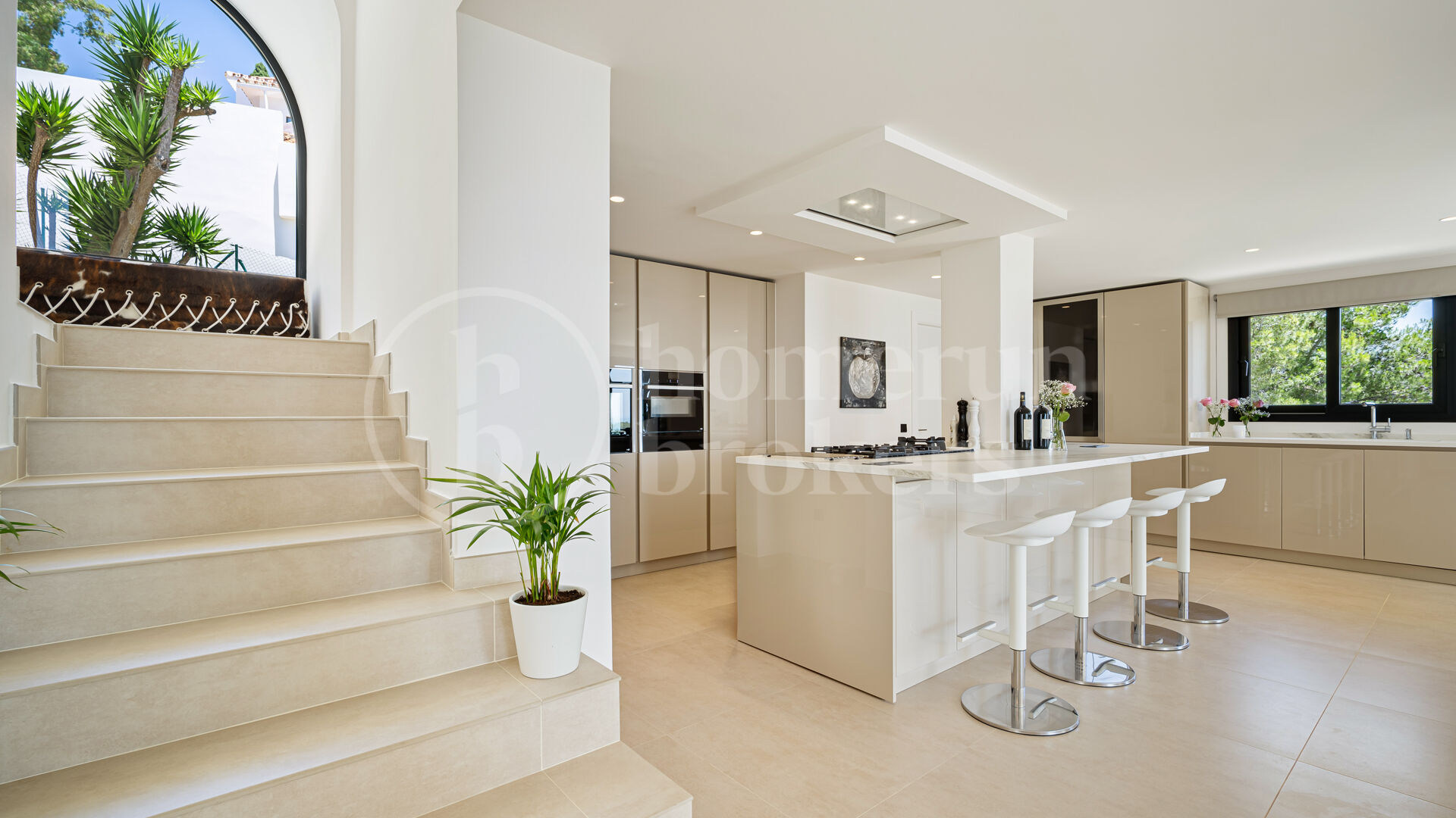 Villa Luma – With Exceptional Sea Views in Las Lomas de Nueva Andalucía