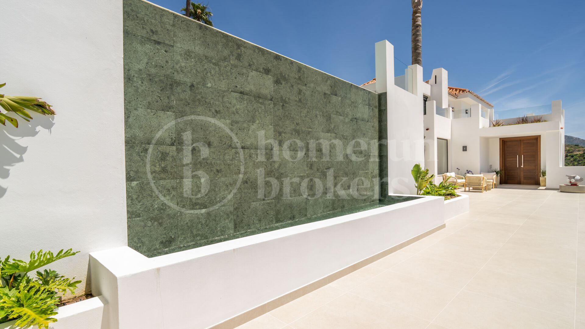 Villa Luma – With Exceptional Sea Views in Las Lomas de Nueva Andalucía