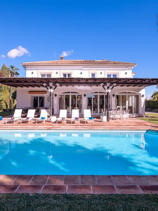 Villa Santa Clara - Villa with Andalusian Charm in Guadalmina Baja