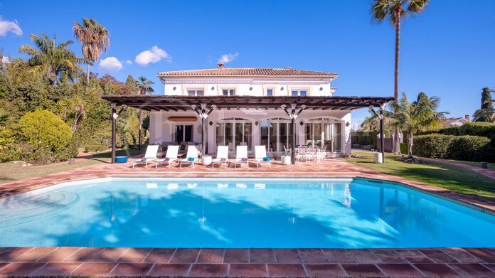 Villa Santa Clara - Villa with Andalusian Charm in Guadalmina Baja
