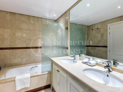 Penthouse VenturaMar – Contemporary Duplex with Sea Views in Puerto Banús