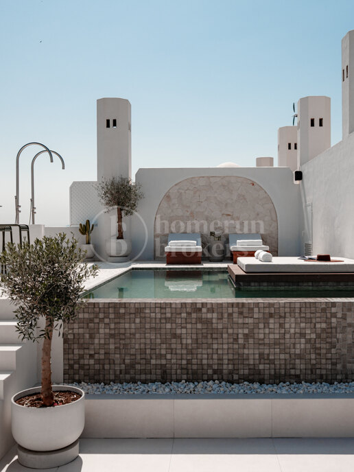 Penthouse OIA – Duplex with Private Pool and Sea Views on the Golden Mile