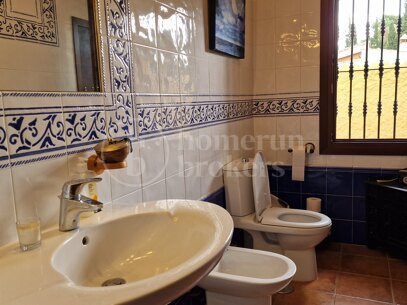 Casa Carla: Andalusisk charm bara 200 m från stranden i Cortijo Blanco, Marbella