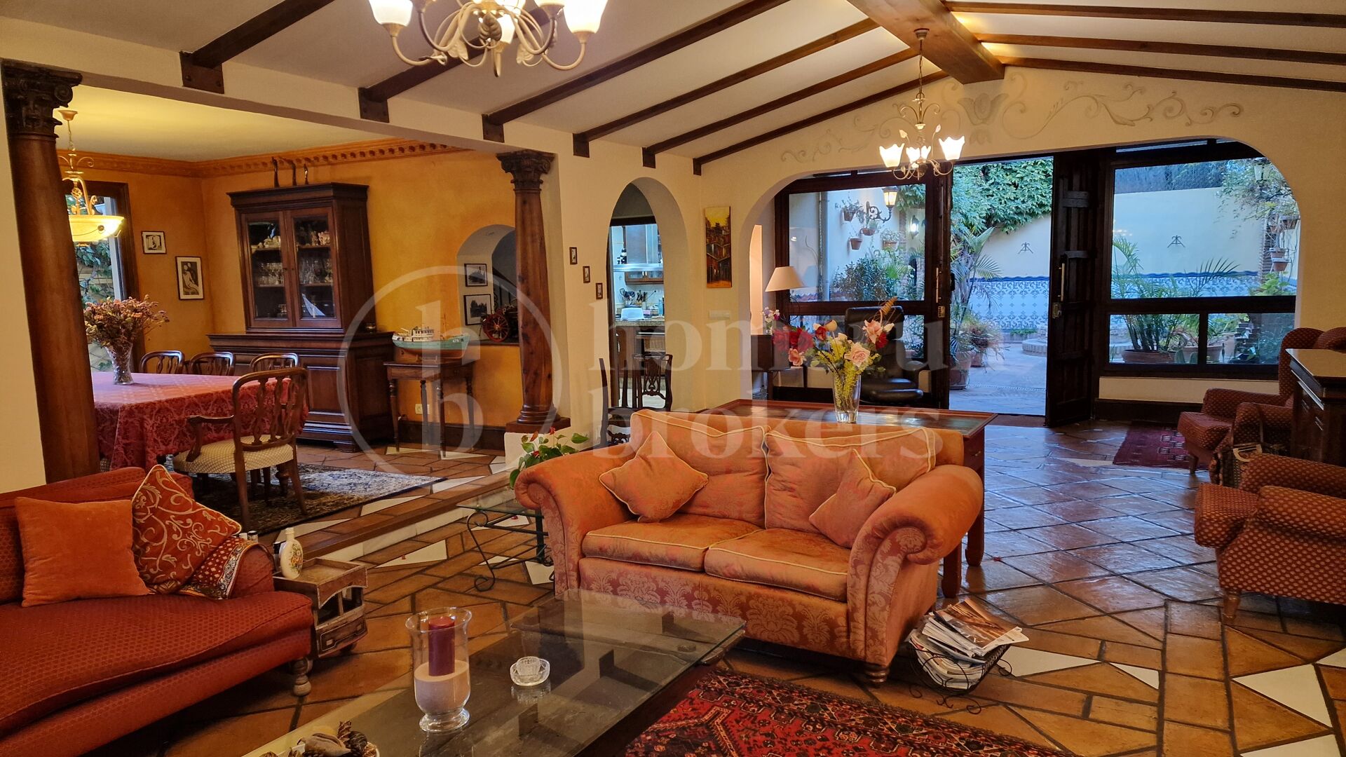 Casa Carla: Andalusisk charm bara 200 m från stranden i Cortijo Blanco, Marbella