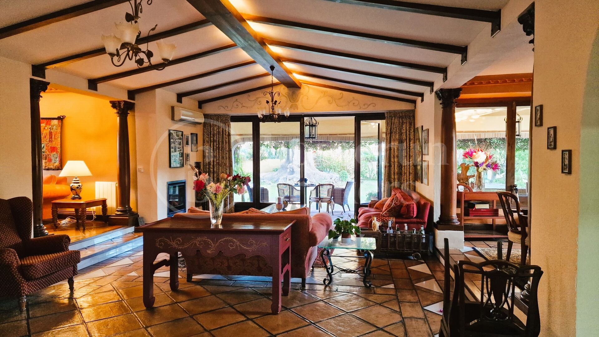 Casa Carla: Andalusisk charm bara 200 m från stranden i Cortijo Blanco, Marbella