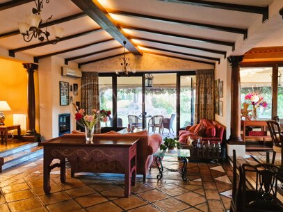 Casa Carla: Andalusisk charm bara 200 m från stranden i Cortijo Blanco, Marbella
