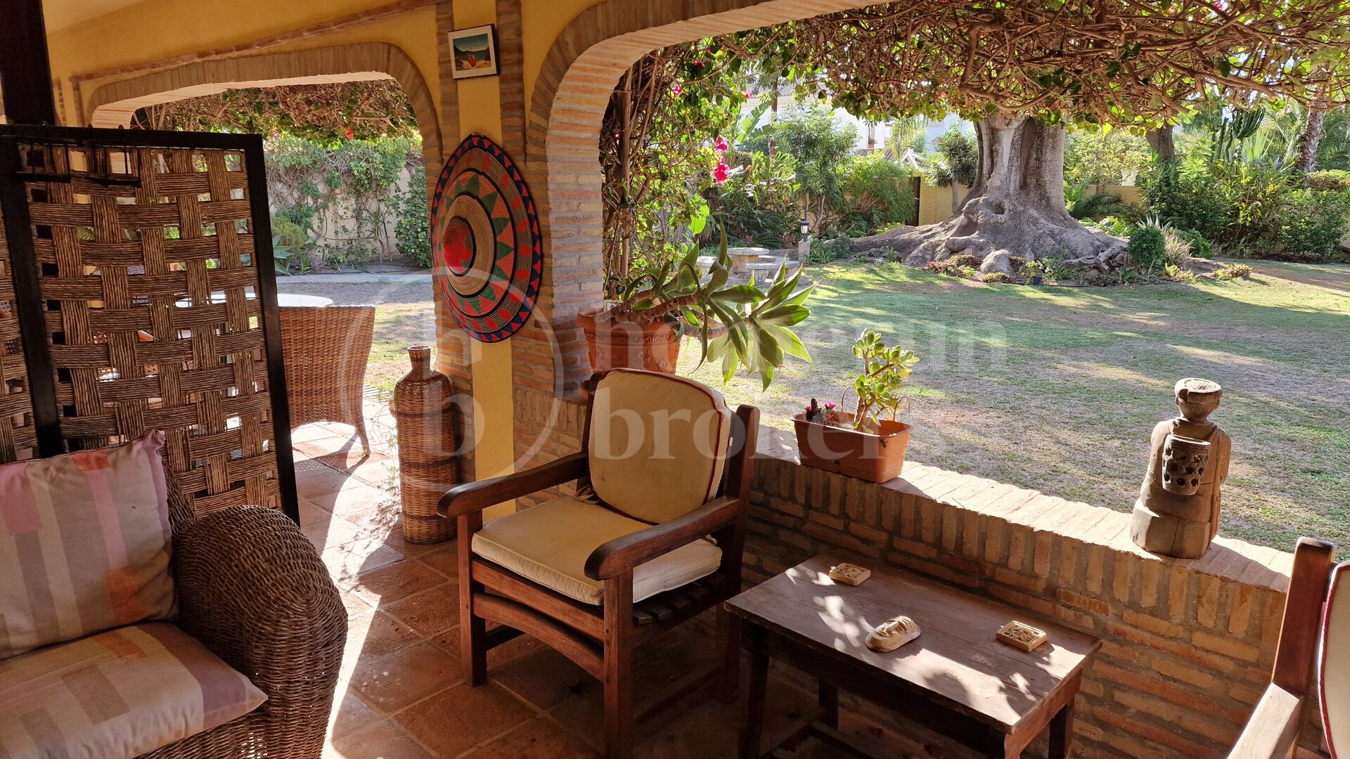 Casa Carla: Andalusisk charm bara 200 m från stranden i Cortijo Blanco, Marbella