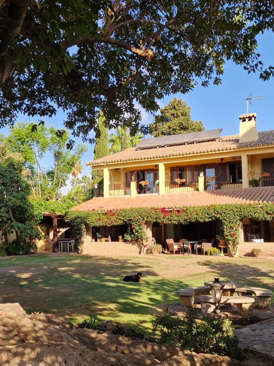 Casa Carla: Andalusisk charm bara 200 m från stranden i Cortijo Blanco, Marbella