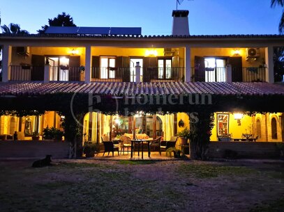 Casa Carla: Andalusisk charm bara 200 m från stranden i Cortijo Blanco, Marbella