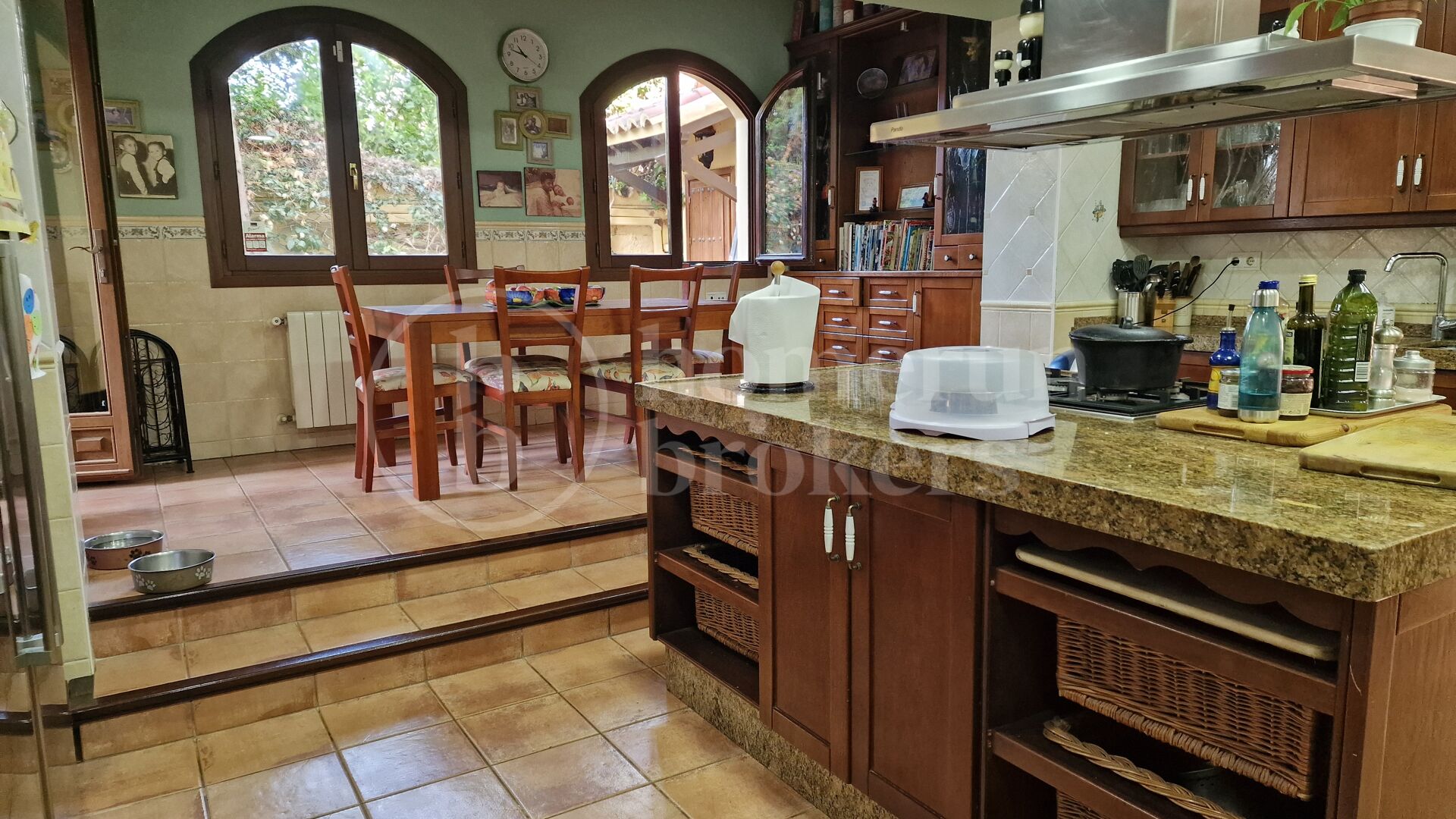 Casa Carla: Andalusisk charm bara 200 m från stranden i Cortijo Blanco, Marbella