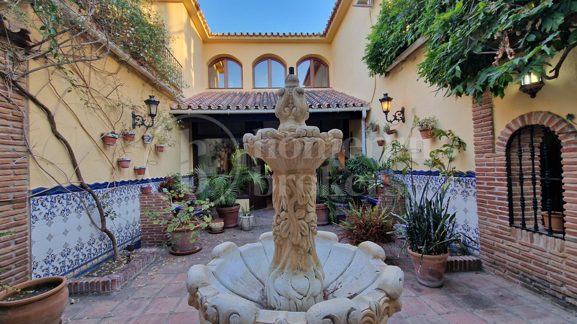 Casa Carla: Andalusisk charm bara 200 m från stranden i Cortijo Blanco, Marbella