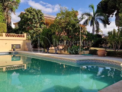 Casa Carla: Andalusisk charm bara 200 m från stranden i Cortijo Blanco, Marbella
