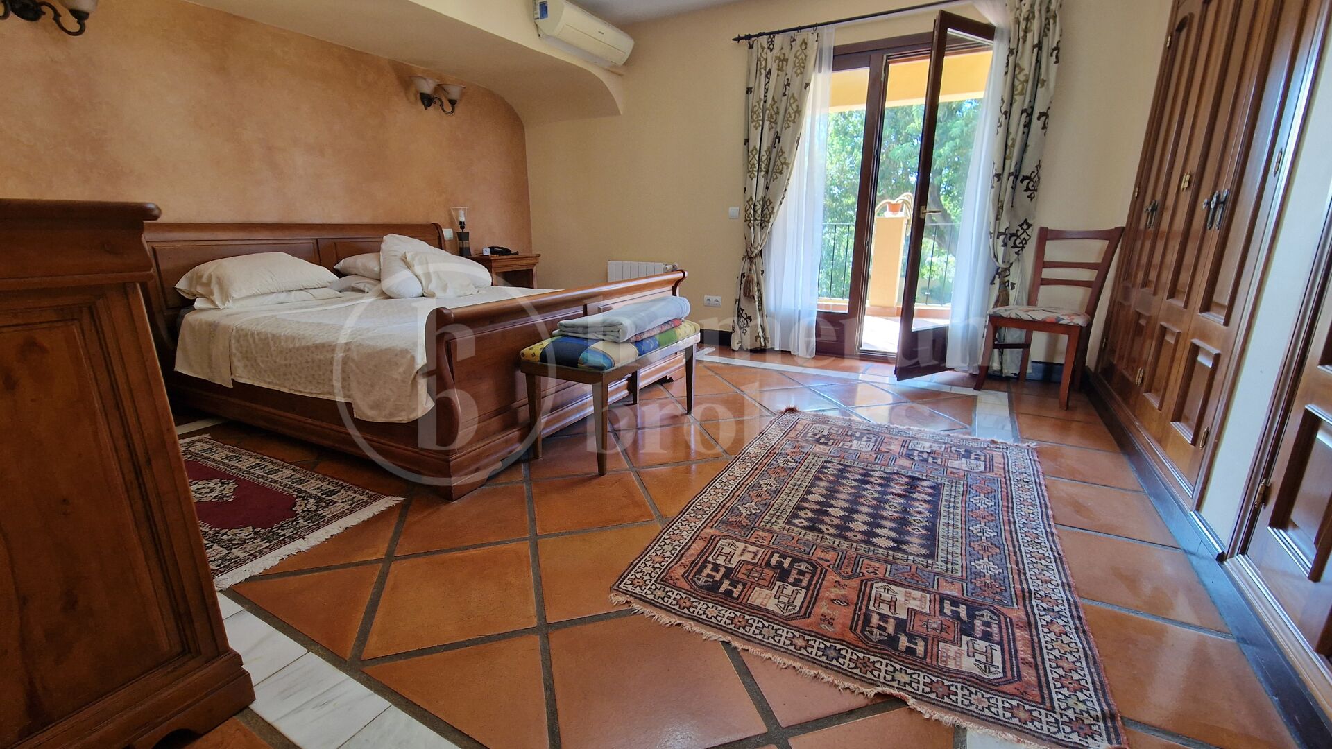 Casa Carla: Andalusisk charm bara 200 m från stranden i Cortijo Blanco, Marbella