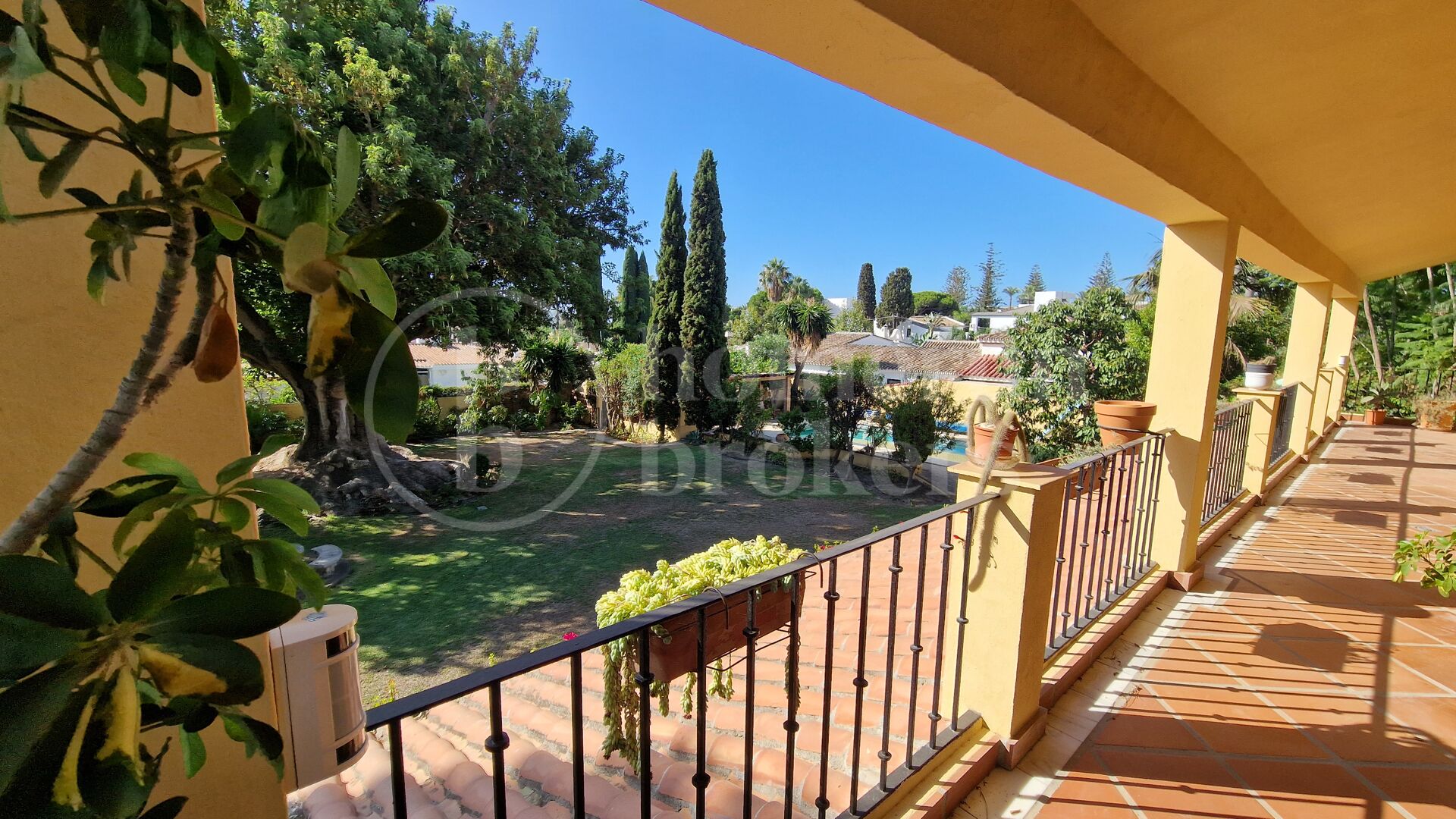 Casa Carla: Andalusisk charm bara 200 m från stranden i Cortijo Blanco, Marbella