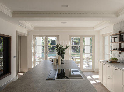 Villa Oasis – Elegant French-Style Villa in Nueva Andalucía’s Golf Valley