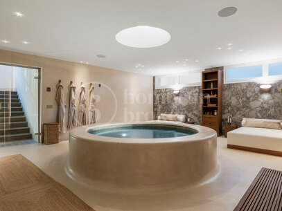 Villa Oasis – Elegant French-Style Villa in Nueva Andalucía’s Golf Valley