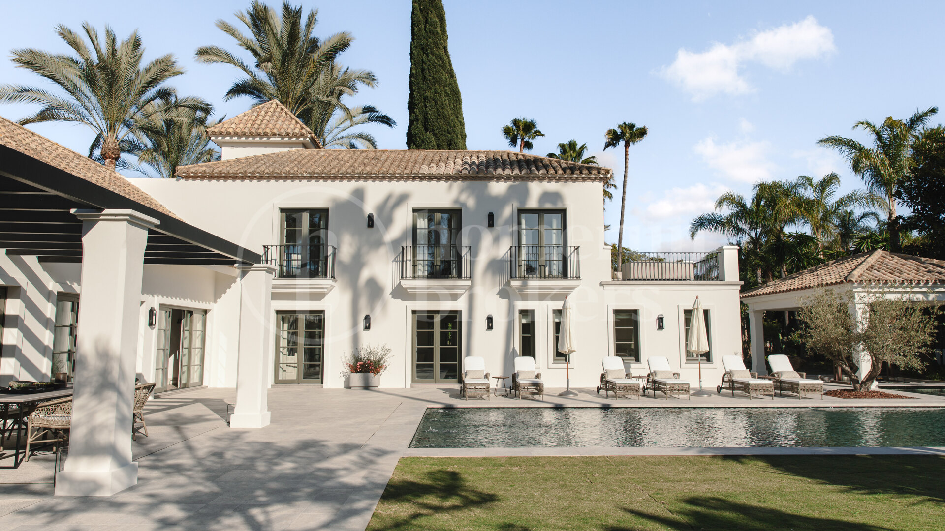 Villa Oasis – Elegant French-Style Villa in Nueva Andalucía’s Golf Valley