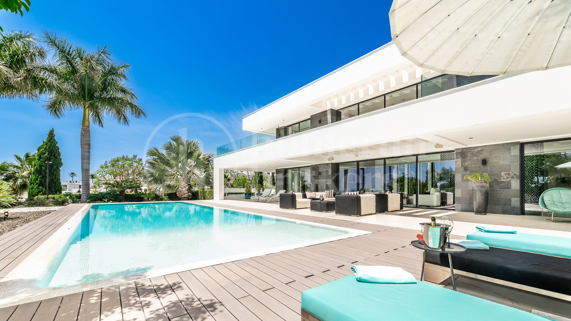 Villa Eagle Luxury Six-Bedroom Villa med Panoramic Sea & Golf Views