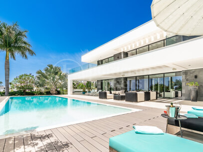 Villa Eagle Luxury Six-Bedroom Villa med Panoramic Sea & Golf Views