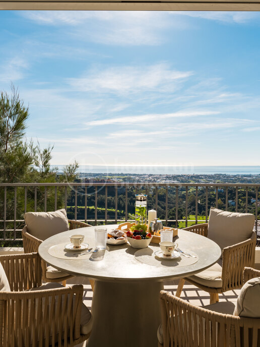 Casa Therese - Newly Renovated Apartment with Panoramic Sea, Lake and Golf Views