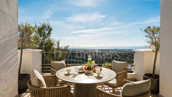 Casa Therese - Newly Renovated Apartment with Panoramic Sea, Lake and Golf Views