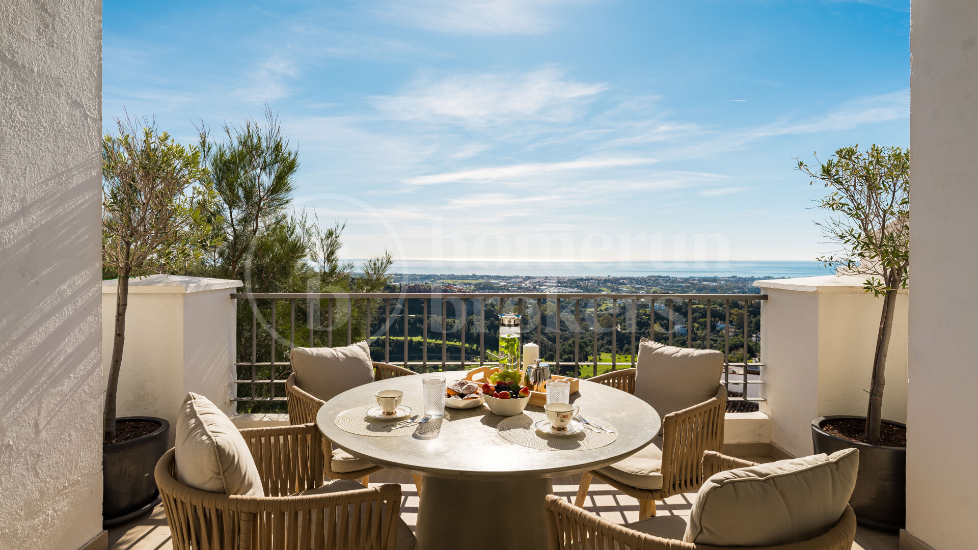 Casa Therese - Newly Renovated Apartment with Panoramic Sea, Lake and Golf Views