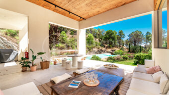 Villa Alice – Sustainable Luxury Home with Panoramic Views