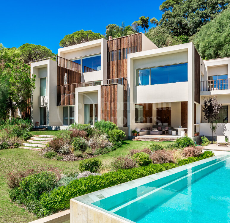 Villa Alice – Sustainable Luxury Home with Panoramic Views