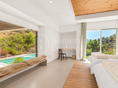 Villa Alice – Sustainable Luxury Home with Panoramic Views