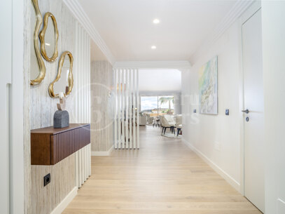 Apartment Albatros - Renovated 4 Bedroom Penthouse with Sea Views