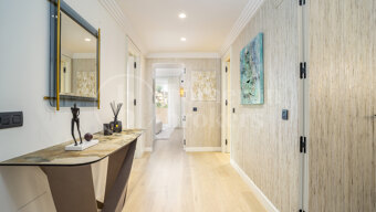 Penthouse Albatros - Renovated 4 Bedroom Penthouse with Sea Views