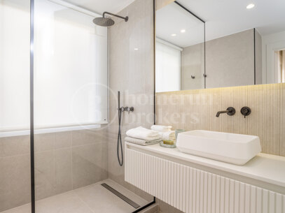Apartment Albatros - Renovated 4 Bedroom Penthouse with Sea Views