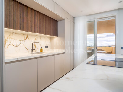 Apartment Albatros - Renovated 4 Bedroom Penthouse with Sea Views