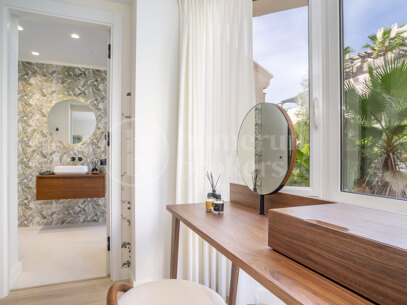 Apartment Albatros - Renovated 4 Bedroom Penthouse with Sea Views