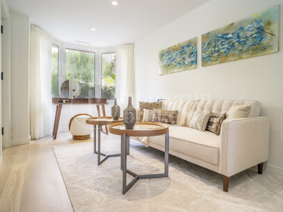Apartment Albatros - Renovated 4 Bedroom Penthouse with Sea Views