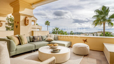 Apartment Albatros - Renovated 4 Bedroom Penthouse with Sea Views