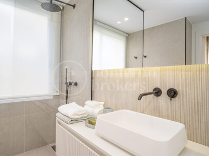 Apartment Albatros - Renovated 4 Bedroom Penthouse with Sea Views