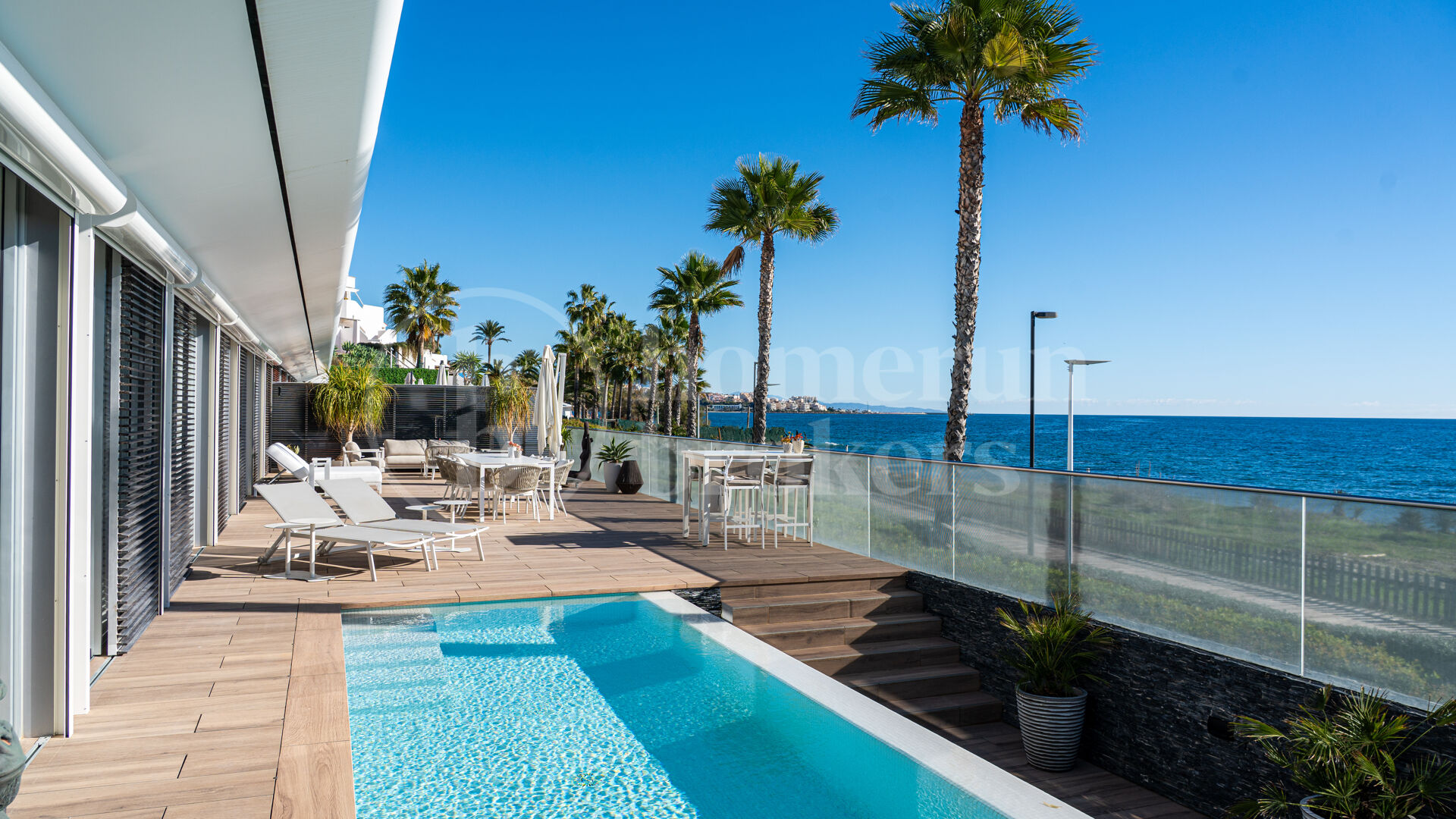 Casa Azul - Modern Beachfront Villa med Direct Sea Access