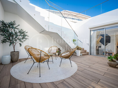 Casa Azul — Modern Beachfront Villa with Direct Sea Access