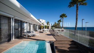Casa Azul - Modern Beachfront Villa med Direct Sea Access