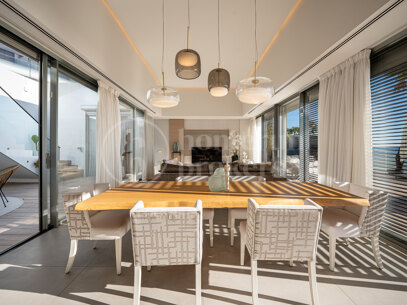 Casa Azul — Modern Beachfront Villa with Direct Sea Access