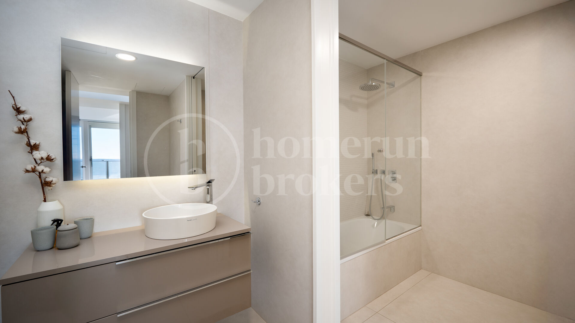 Casa Azul - Modern Beachfront Villa med Direct Sea Access