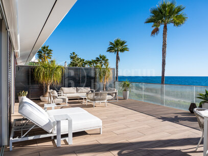 Casa Azul — Modern Beachfront Villa with Direct Sea Access