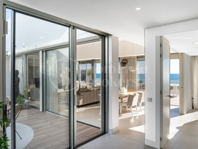 Casa Azul - Modern Beachfront Villa med Direct Sea Access