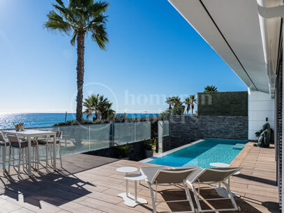 Casa Azul - Modern Beachfront Villa med Direct Sea Access