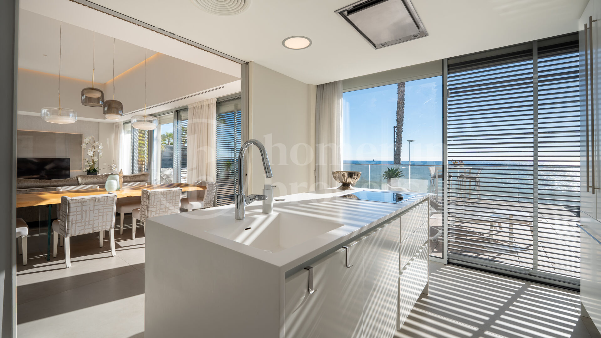 Casa Azul - Modern Beachfront Villa med Direct Sea Access