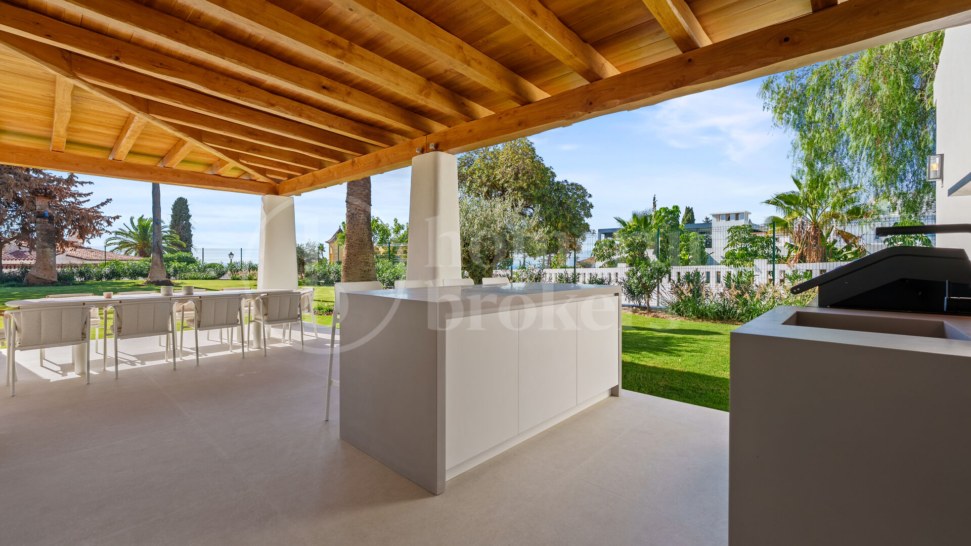 Villa La Serena - One level Andalusian Villa in East Marbella