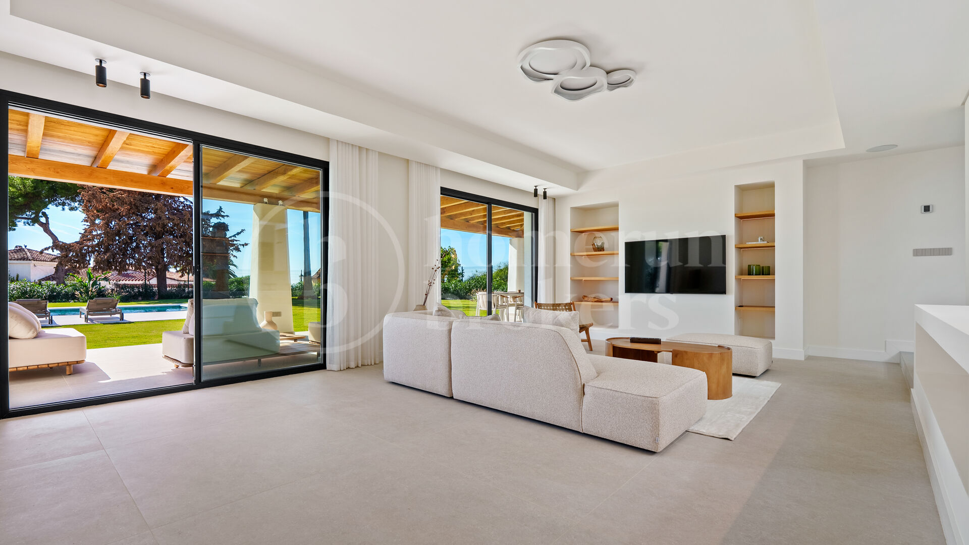 Villa La Serena - One level Andalusian Villa in East Marbella