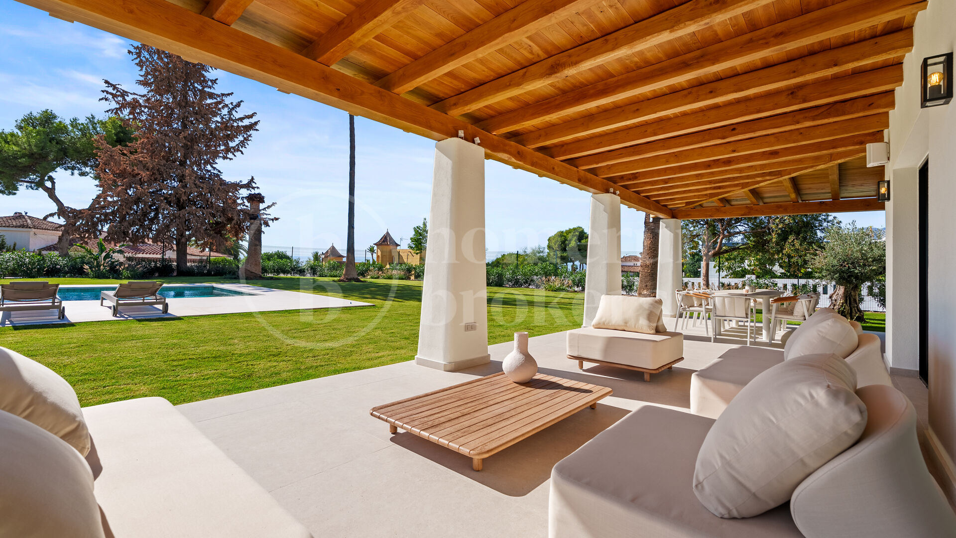 Villa La Serena - One level Andalusian Villa in East Marbella