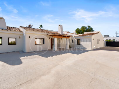 Villa La Serena - One level Andalusian Villa in East Marbella